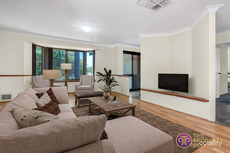 Property photo of 33 Redheart Drive Thornlie WA 6108