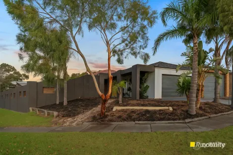 Property photo of 1 Winton Retreat Cranbourne East VIC 3977
