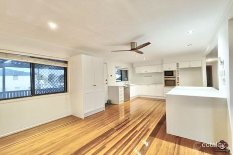 Property photo of 33 Thrush Avenue Paradise Point QLD 4216