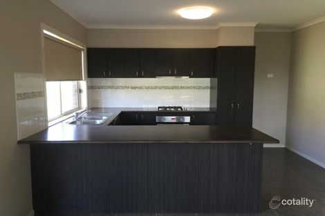 Property photo of 37 Cohens Way Pakenham VIC 3810