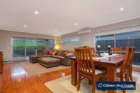 Property photo of 40 Sarton Link Pakenham VIC 3810