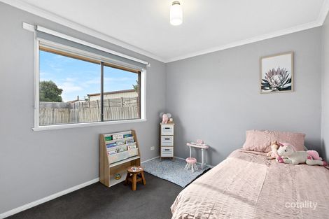 Property photo of 22 Montrose Way Cranbourne West VIC 3977