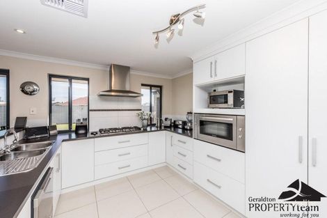Property photo of 32 Yolanda Edge Wandina WA 6530