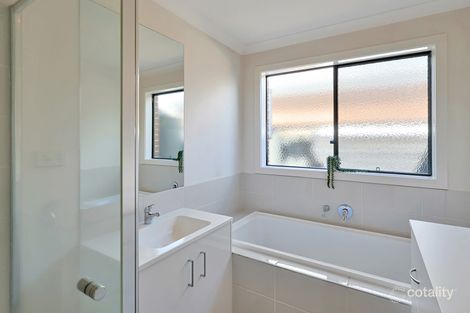 Property photo of 18 Parkhead Circuit Warragul VIC 3820