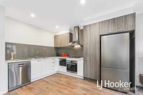 Property photo of 21 Fadden Mews Officer VIC 3809