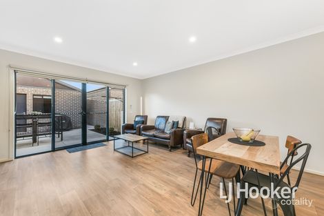 Property photo of 21 Fadden Mews Officer VIC 3809