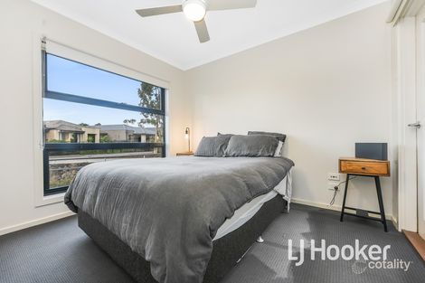 Property photo of 21 Fadden Mews Officer VIC 3809