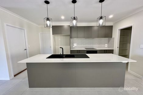 11 Darling Cct, Plainland, QLD 4341