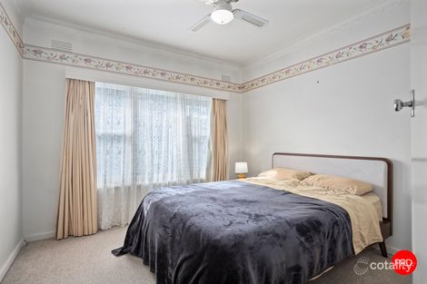 Property photo of 24 Derna Court Golden Square VIC 3555