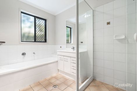 Property photo of 25 Moeller Place Mansfield QLD 4122