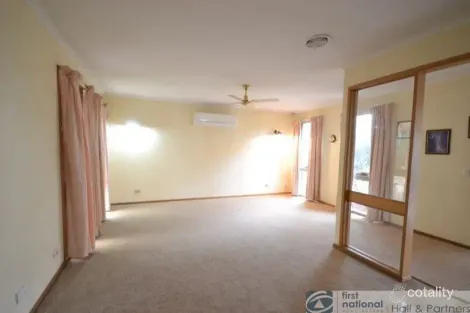 Property photo of 37 Hoysted Avenue Cranbourne North VIC 3977