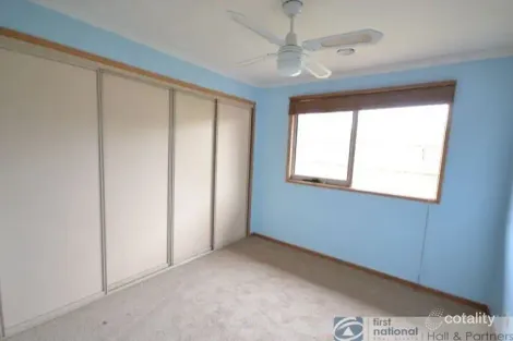 Property photo of 37 Hoysted Avenue Cranbourne North VIC 3977