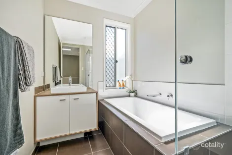 Property photo of 11 Betzel Court Mango Hill QLD 4509