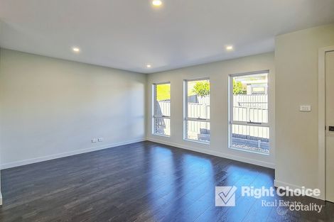 Property photo of 4/5 Whistlers Run Albion Park NSW 2527