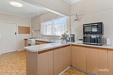 Property photo of 3 Chifley Avenue Kangaroo Flat VIC 3555