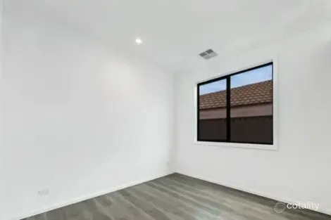 Property photo of 303 Brookfield Boulevard Craigieburn VIC 3064