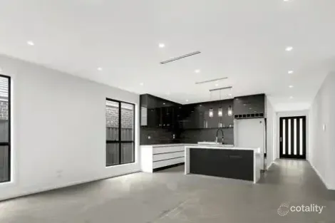 Property photo of 303 Brookfield Boulevard Craigieburn VIC 3064