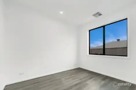 Property photo of 303 Brookfield Boulevard Craigieburn VIC 3064