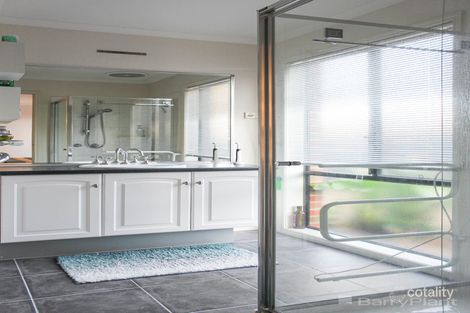 Property photo of 23 River Red Grove Pakenham VIC 3810