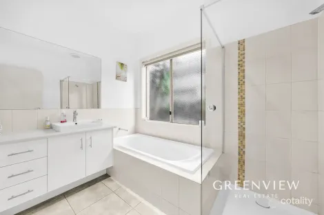 Property photo of 52 Nature Circuit Cranbourne North VIC 3977