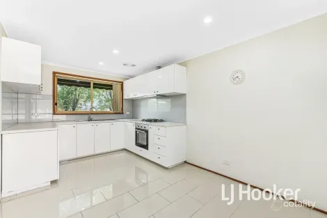 Property photo of 2/16-18 Regans Road Hampton Park VIC 3976