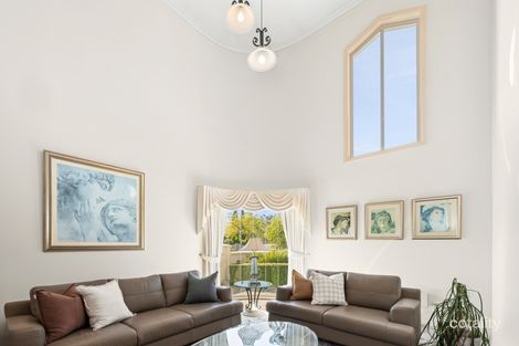 Property photo of 2 Dame Mary Gilmore Place Oakleigh East VIC 3166