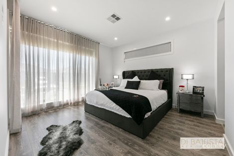 Property photo of 42 Scenery Drive Craigieburn VIC 3064