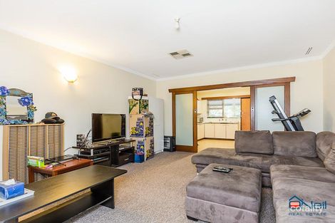 3b Dyer St, Kelmscott, WA 6111