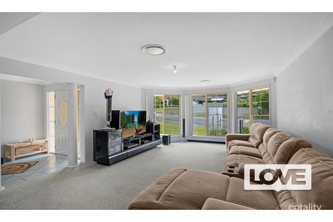 Property photo of 96 Araminta Chase Cameron Park NSW 2285