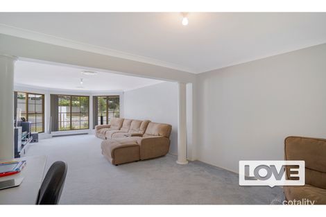 Property photo of 96 Araminta Chase Cameron Park NSW 2285