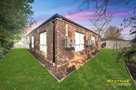 Property photo of 17 Darlinghurst Place Taylors Hill VIC 3037