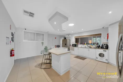 Property photo of 17 Darlinghurst Place Taylors Hill VIC 3037
