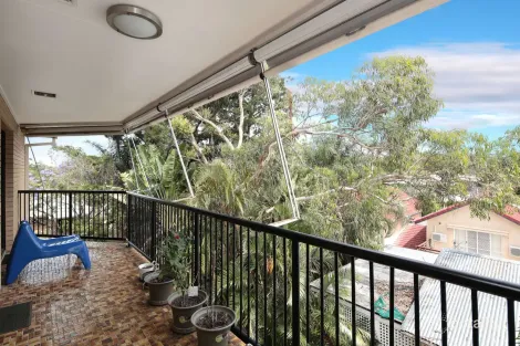 Property photo of 12/116 Clarence Road Indooroopilly QLD 4068