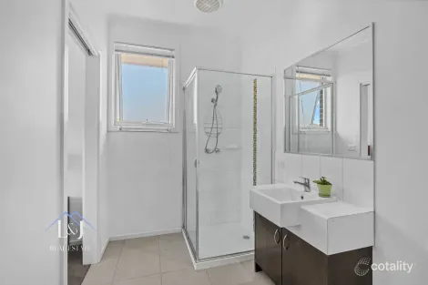 Property photo of 8/1 Brunnings Road Carrum Downs VIC 3201