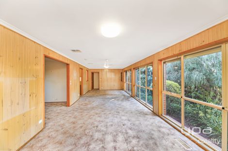 Property photo of 11 Hendricks Crescent Jacana VIC 3047