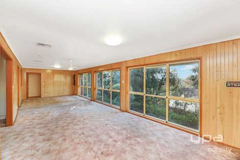 Property photo of 11 Hendricks Crescent Jacana VIC 3047