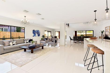 Property photo of 7 Floreat Court Glen Waverley VIC 3150