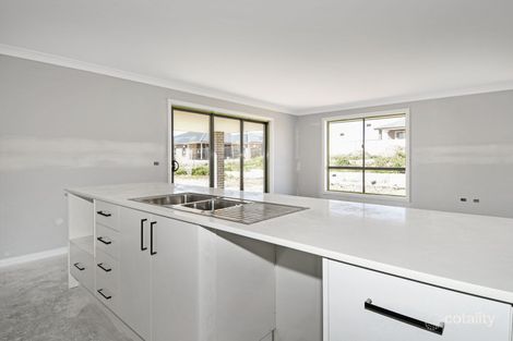 Property photo of 15 Burlington Rise Kelso NSW 2795