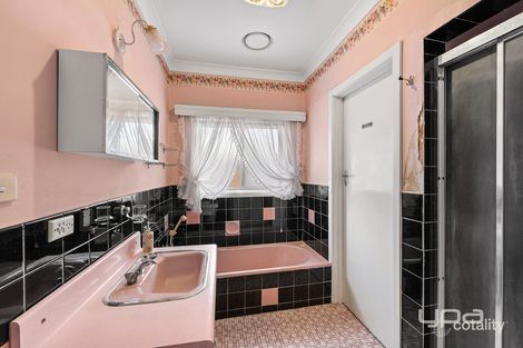 Property photo of 44 Eddie Street St Albans VIC 3021
