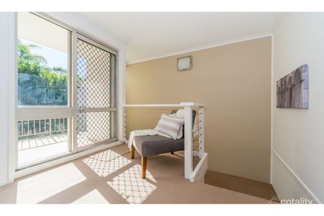 3/3 Proud St, Labrador, QLD 4215