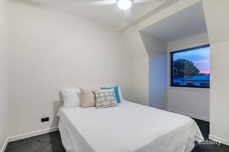 Property photo of 2/42 Baron Street Greenslopes QLD 4120