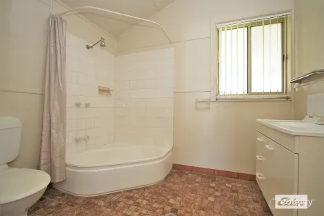 Property photo of 2 Chilvers Place Griffith NSW 2680