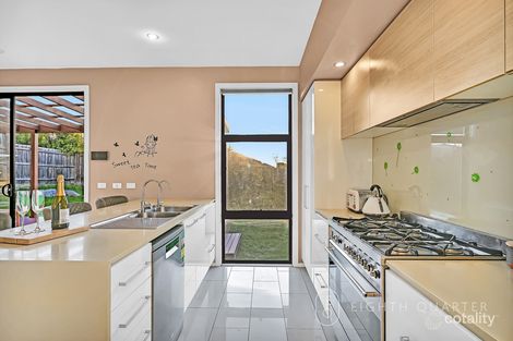 Property photo of 9 Muyan Circuit Burwood VIC 3125