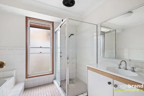 Property photo of 33 Conroy Crescent Kariong NSW 2250