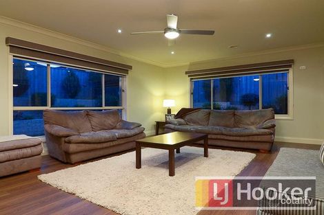 Property photo of 18 Viewpoint Place Berwick VIC 3806