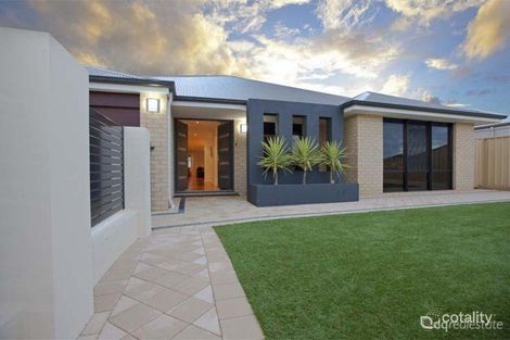 17 Wyatt Rd, Hocking, WA 6065