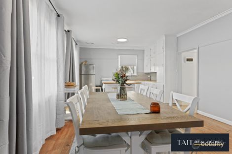 Property photo of 2 Batchelor Crescent Wangaratta VIC 3677