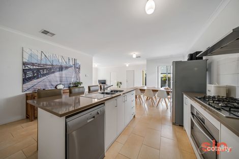 18b Birdsnest Cres, Banksia Grove, WA 6031