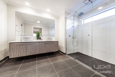 Property photo of 13 Kennedy Drive Plumpton VIC 3335
