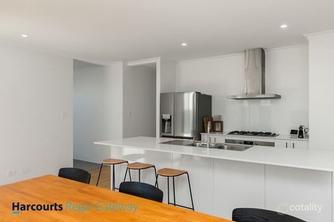 Property photo of 13 Zircon Street Treeby WA 6164